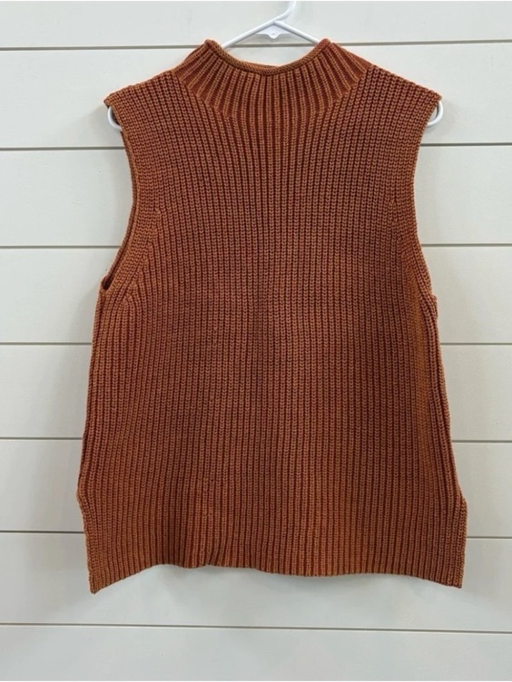 Sleeveless Ribbed Knit Sweater Vest - Rust